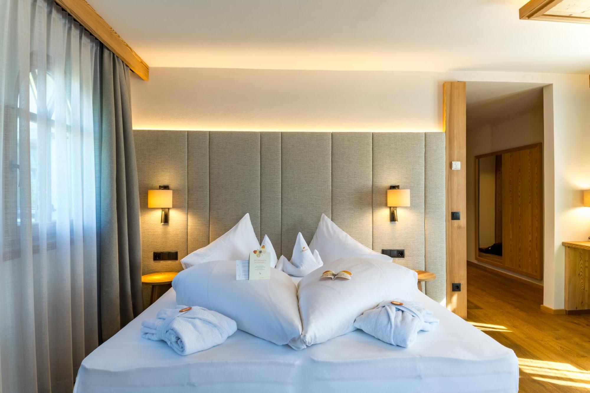 Mirabell Dolomites Hotel - Luxury Ayurveda & Spa Valdaora Esterno foto