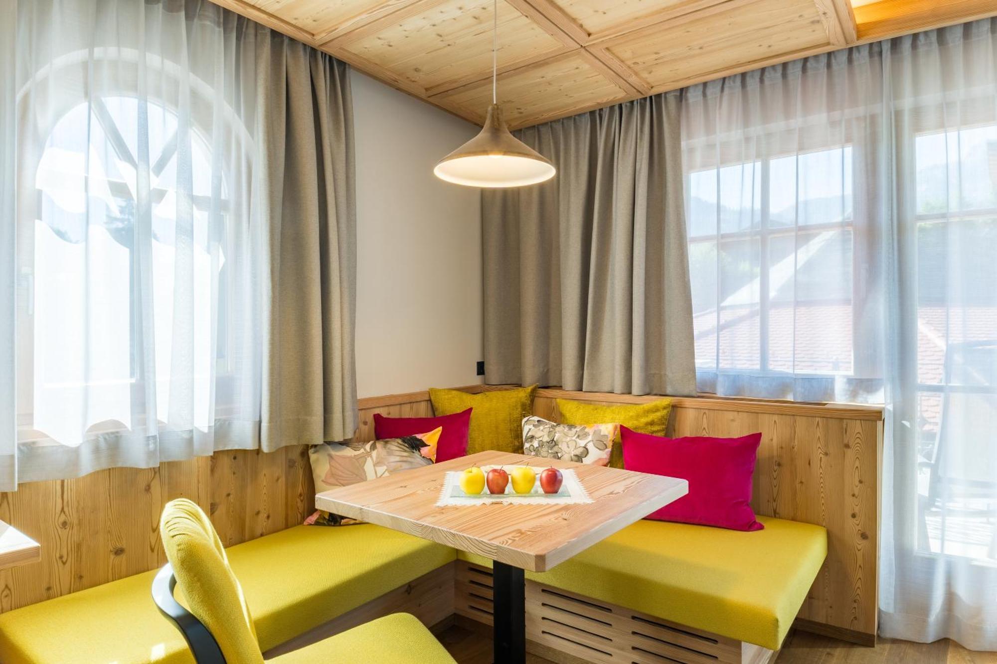 Mirabell Dolomites Hotel - Luxury Ayurveda & Spa Valdaora Esterno foto