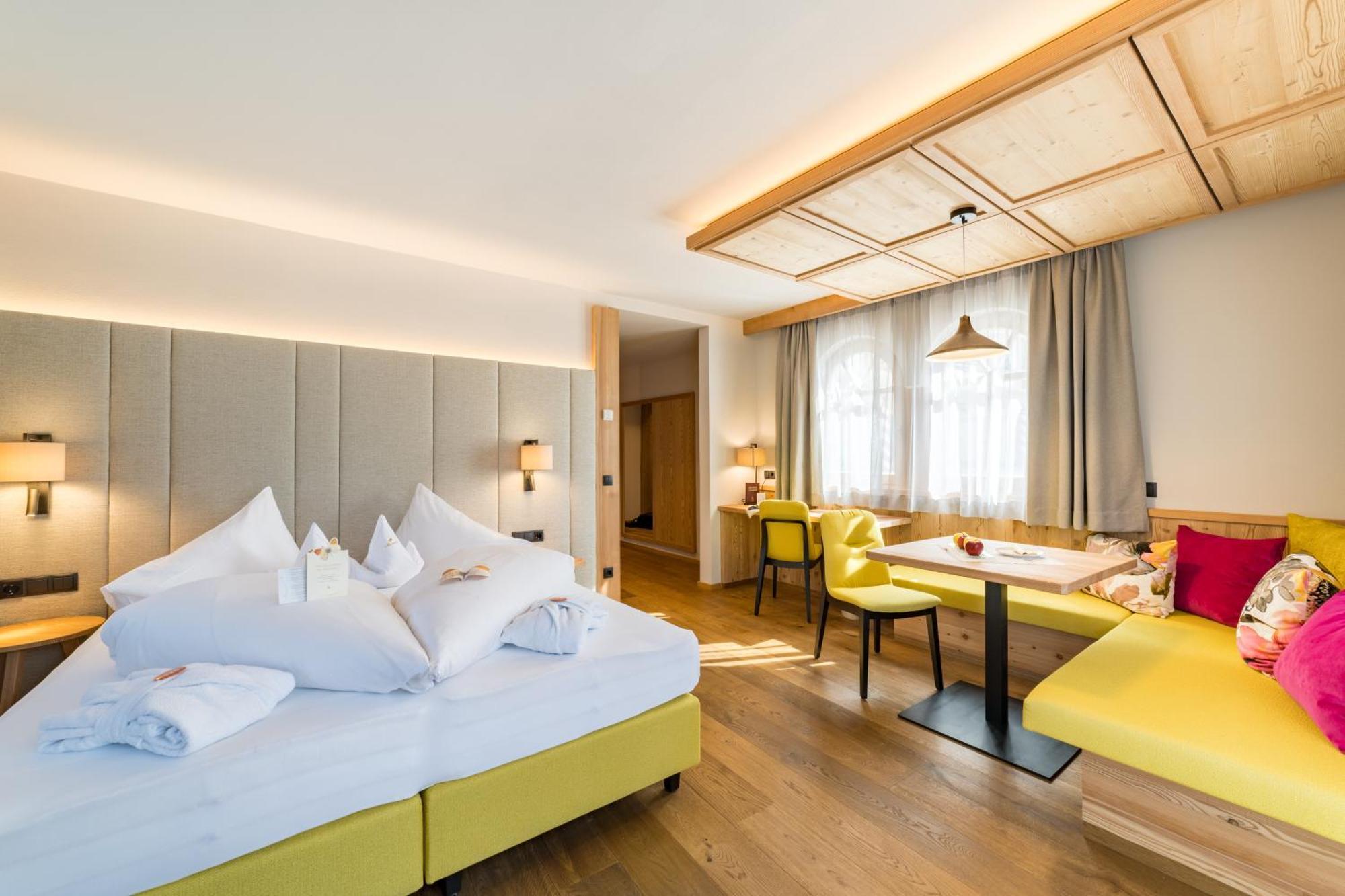 Mirabell Dolomites Hotel - Luxury Ayurveda & Spa Valdaora Esterno foto
