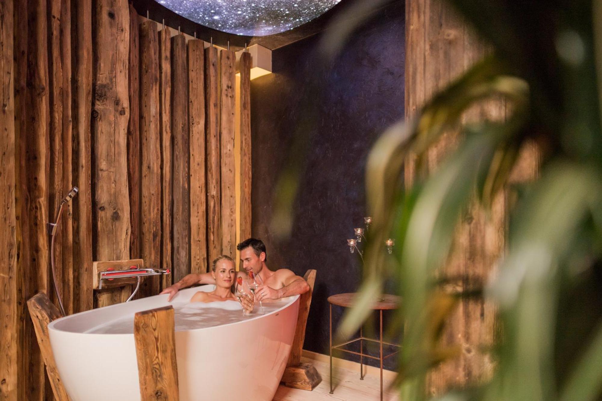 Mirabell Dolomites Hotel - Luxury Ayurveda & Spa Valdaora Esterno foto