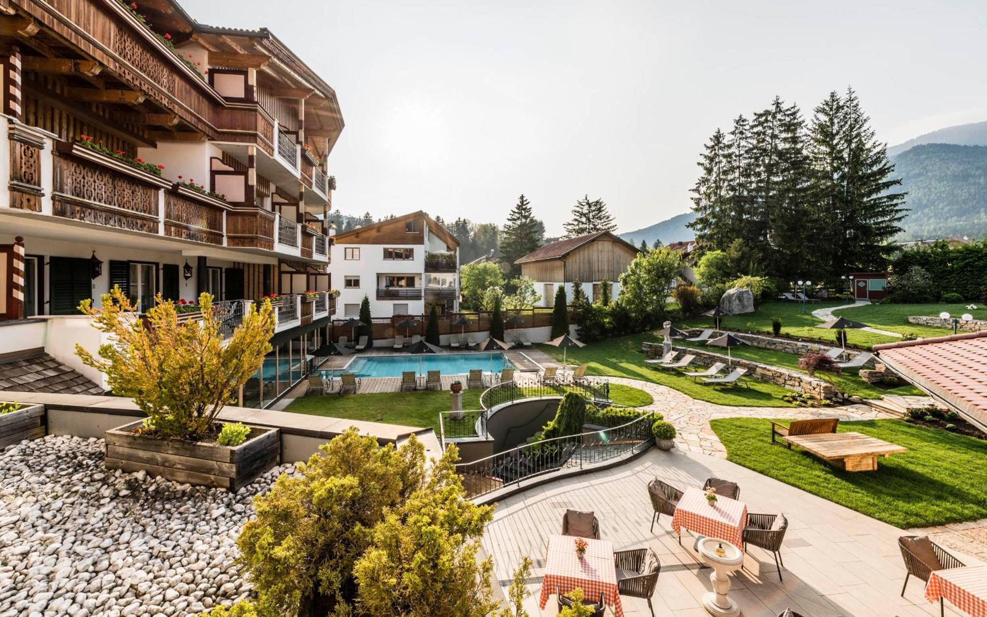Mirabell Dolomites Hotel - Luxury Ayurveda & Spa Valdaora Esterno foto