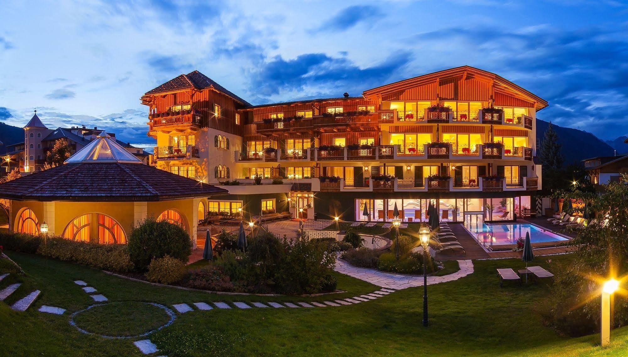 Mirabell Dolomites Hotel - Luxury Ayurveda & Spa Valdaora Esterno foto