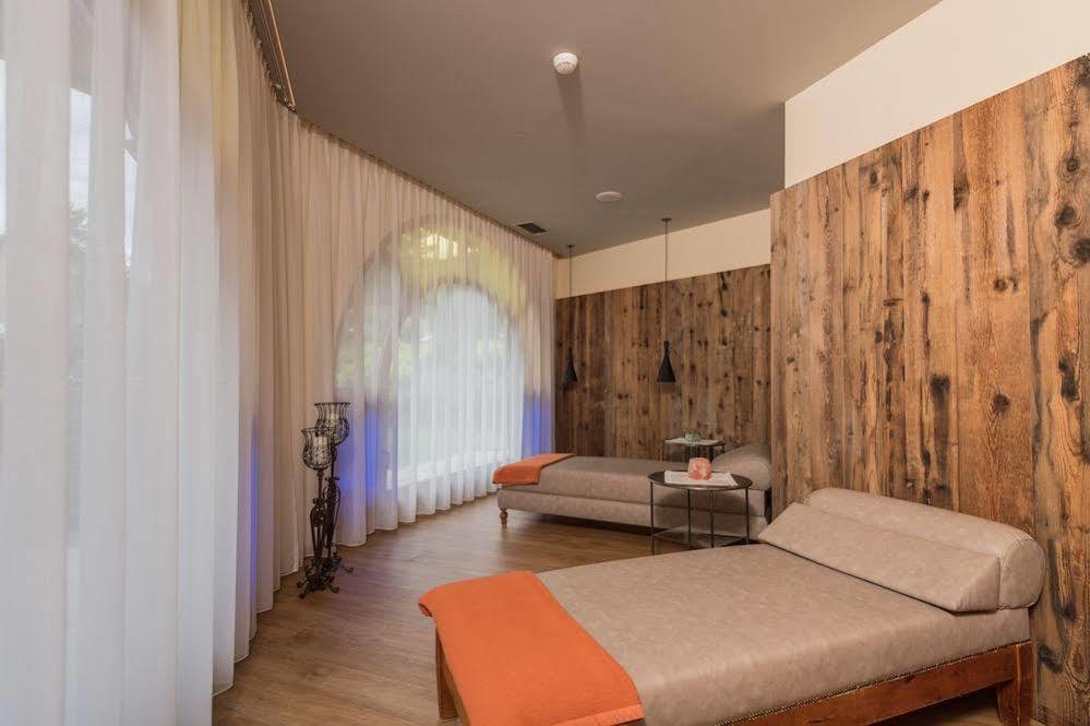 Mirabell Dolomites Hotel - Luxury Ayurveda & Spa Valdaora Esterno foto